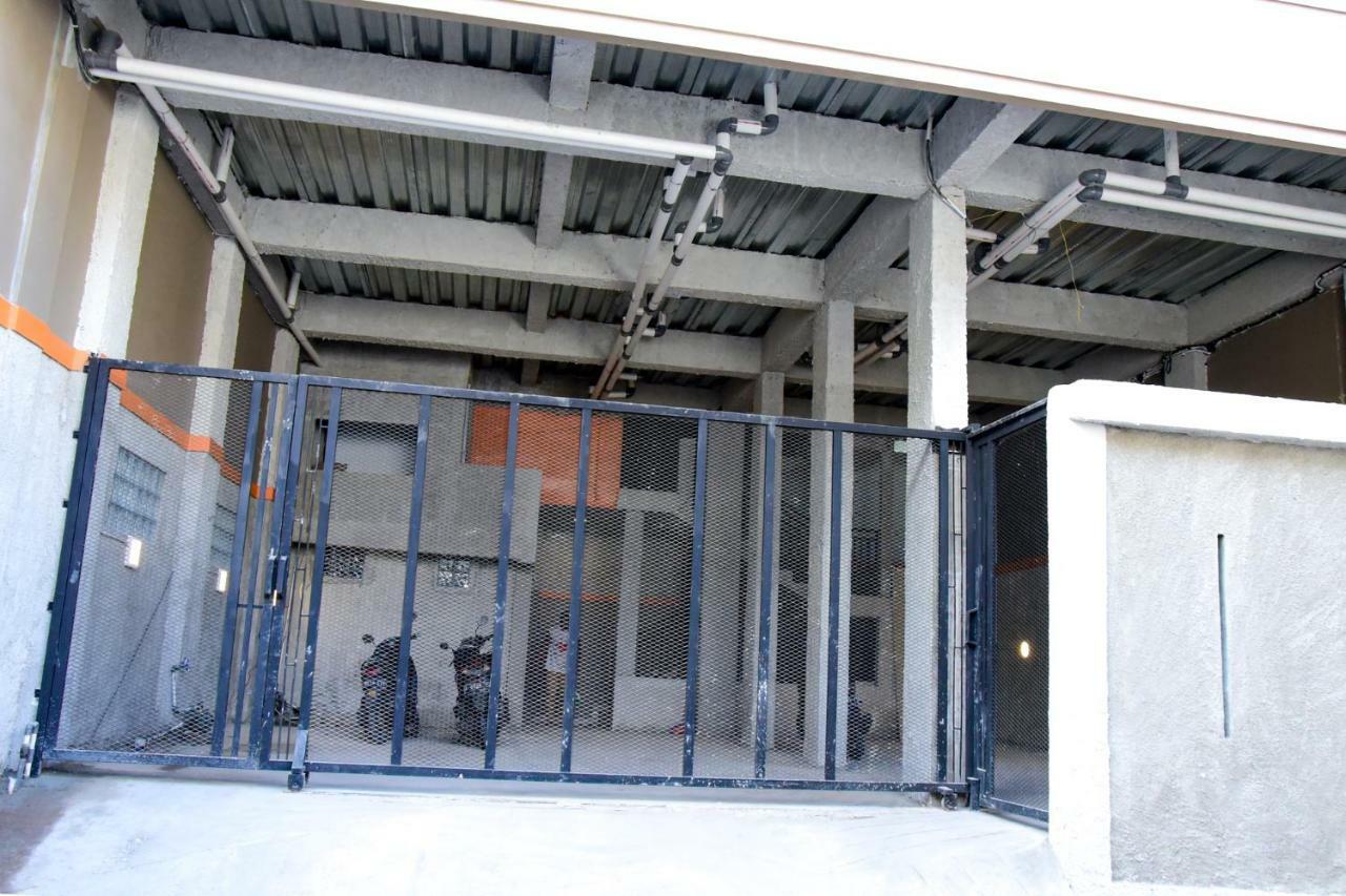 Hotel Reddoorz Near Mangga Dua Square Yakarta Exterior foto